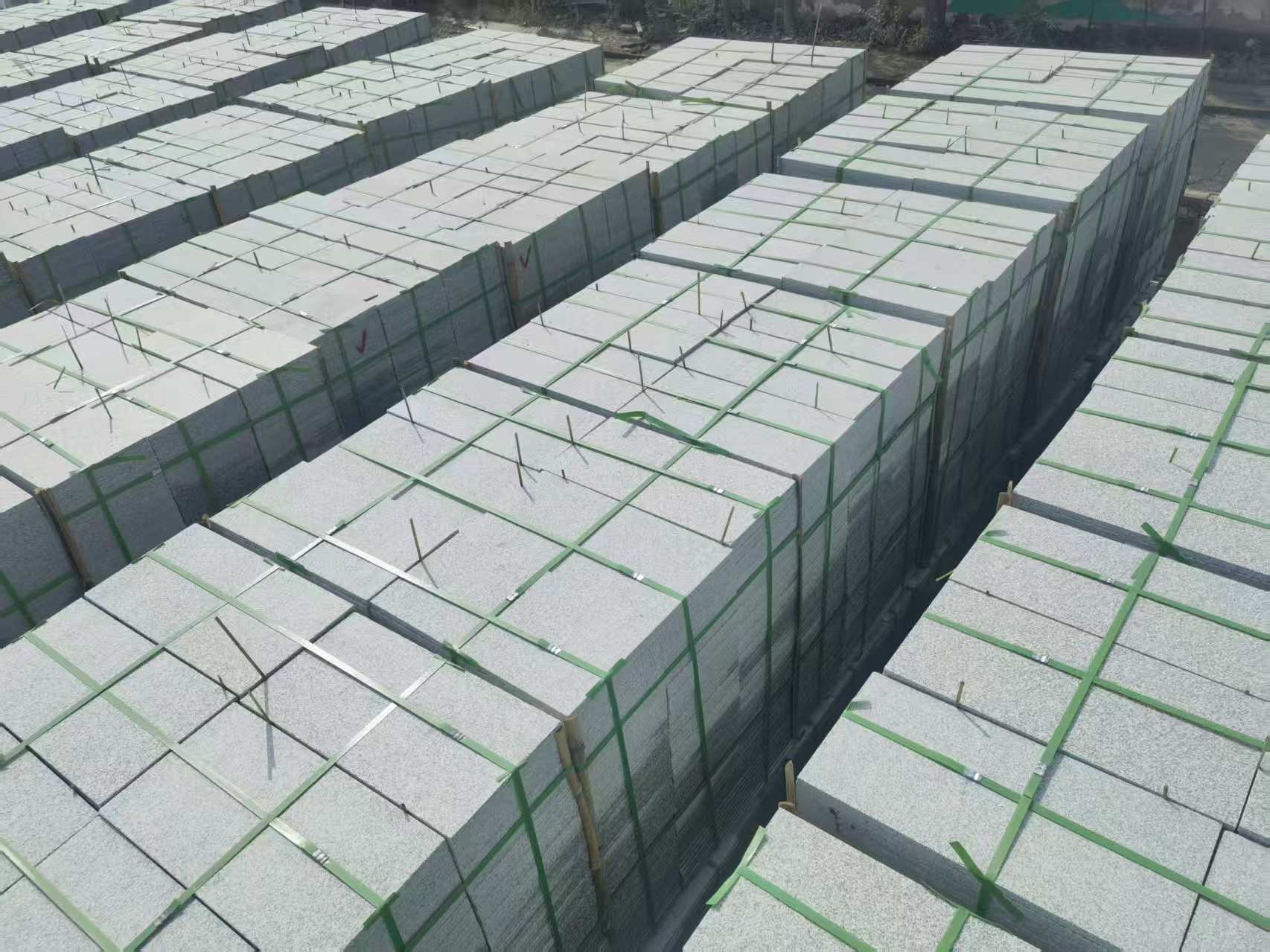 吉安 芝麻白1.8公分火烧300*600地铺，清仓大甩卖