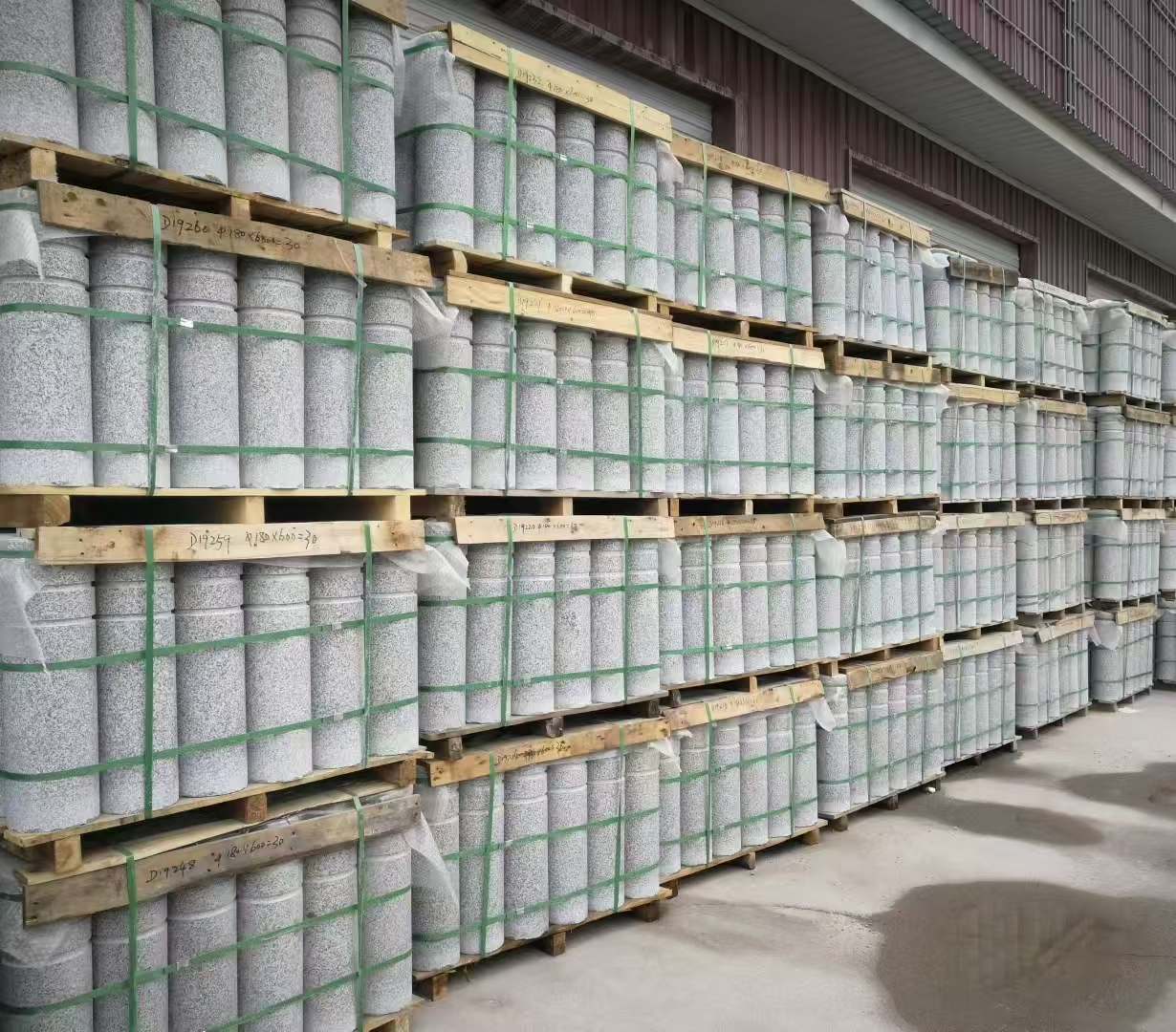 吉安 芝麻白挡车柱、阻车桩、隔离柱