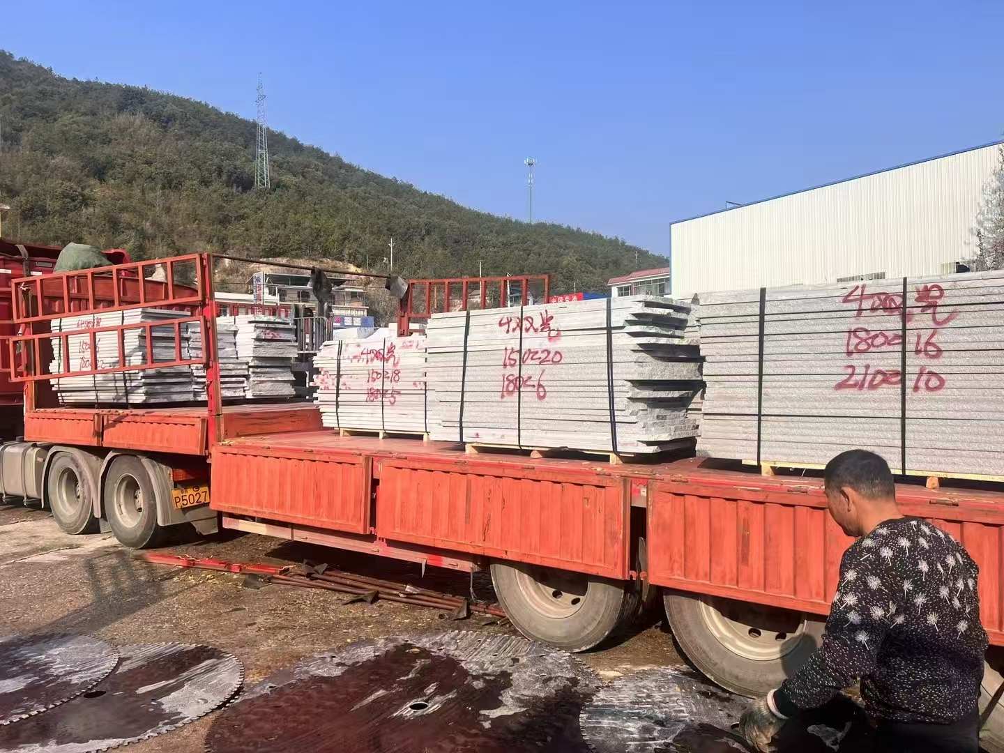 吉安 芝麻灰花岗岩光面毛板出货日常