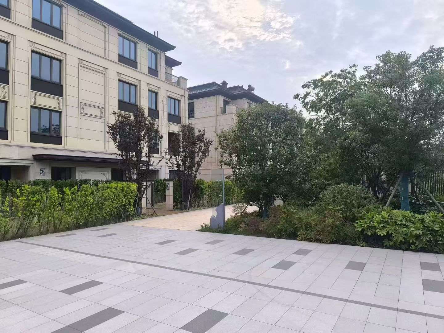 吉安 芝麻白与芝麻白搭配铺装，尺寸1200*600