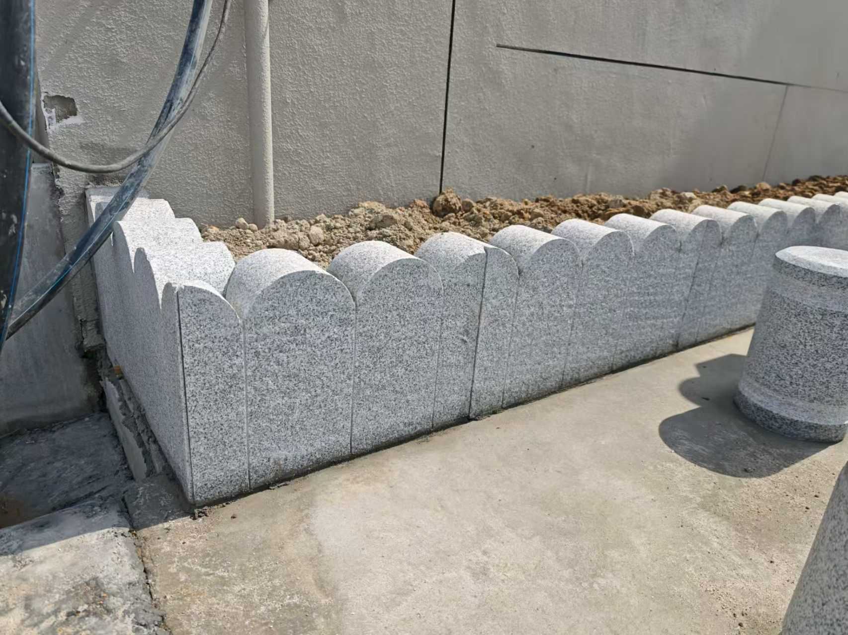 吉安 芝麻白花岗岩花边石铺装效果图