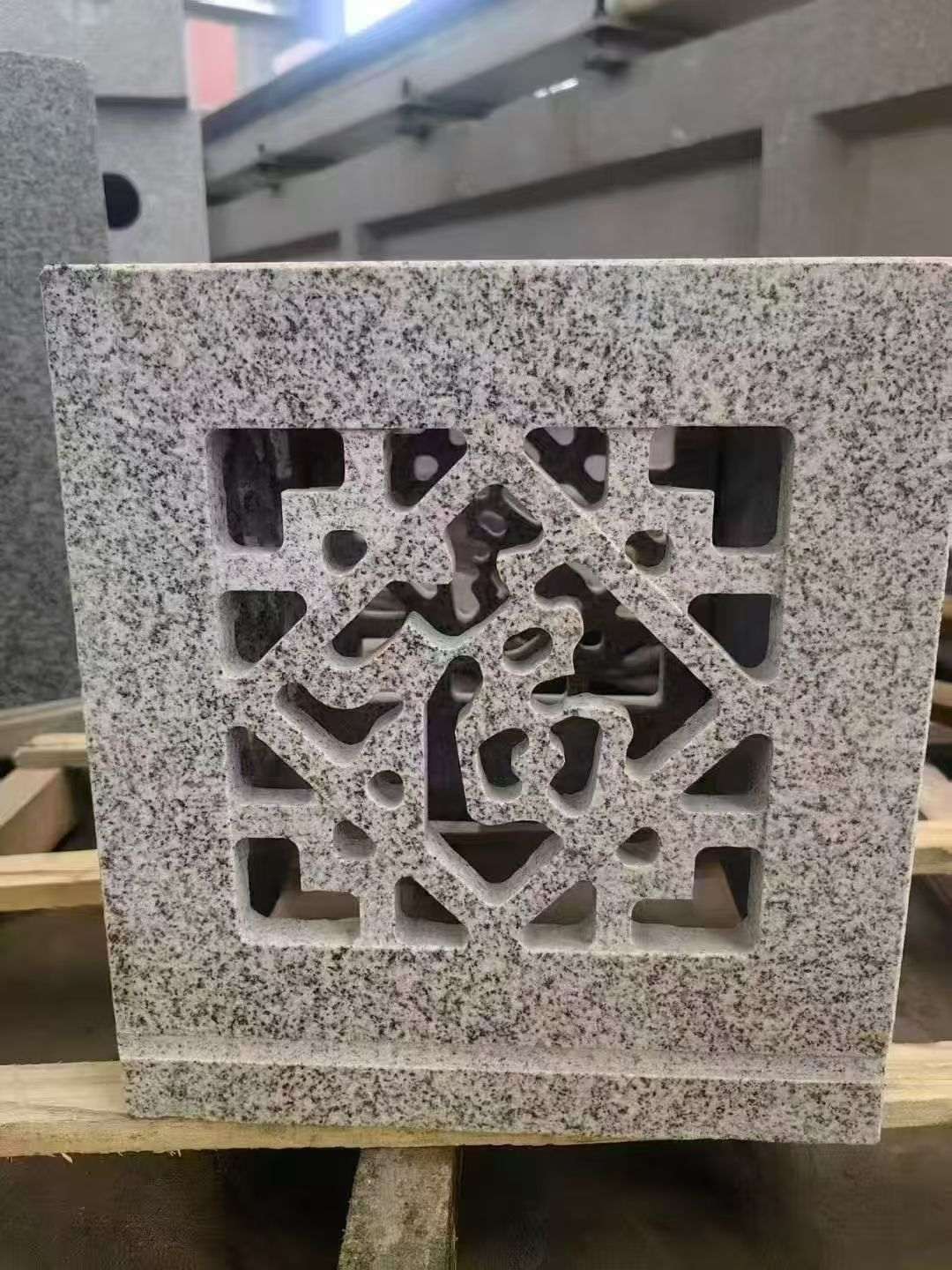 吉安 芝麻白花岗岩镂空雕花灯笼